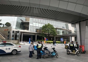 不畏嚴(yán)寒 默默堅(jiān)守 只為保一方平安 ——陸家嘴項(xiàng)目元旦保障紀(jì)實(shí)