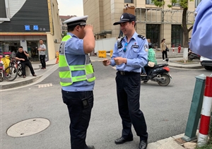 打不還手公司有律 罵不還口心中有戒 ——浙江民泰隊員文明工作實