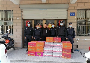 一線慰問暖人心  齊心協(xié)力抗疫情 ——星橋街道城管執(zhí)法中隊慰問民