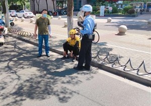 外賣小哥遭遇車禍 宗保隊員緊急救援—金橋交通管理輔助隊員救助車