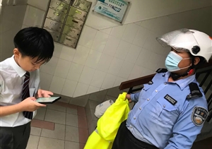 大雨無情人有情  護(hù)送回家顯溫情—閔行虹橋交通輔警項(xiàng)目隊(duì)員冒雨