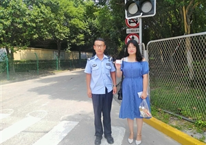 閔行梅隴交通輔警項(xiàng)目隊(duì)員撿到一張身份證