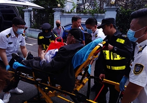 救助暈倒老人 彰顯宗保本色--三林城管輔助隊(duì)員熱心救助暈倒老人