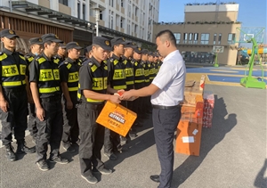 心系一線 情暖雙節(jié)--雙節(jié)前公司慰問一線員工