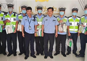 余杭區(qū)中泰街道交警工作站領(lǐng)導(dǎo)慰問民泰隊員