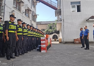 休寧縣城市管理執(zhí)法局領導慰問宗保隊員