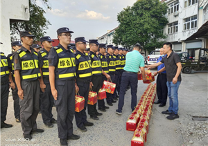 黃山區(qū)城市管理行政執(zhí)法局領導慰問宗保隊員
