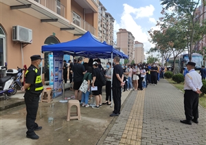 宗保公司全力做好拱亮路疫苗接種點(diǎn)秩序維持工作