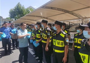 浦東新區(qū)周浦鎮(zhèn)城管中隊(duì)領(lǐng)導(dǎo)看望慰問宗保員工