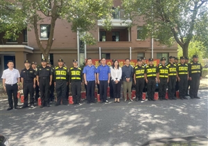 金山區(qū)金山衛(wèi)鎮(zhèn)城管中隊領導中秋前夕慰問宗保公司員工